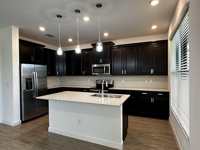 Building Photo - 1307 Whitcombe Dr