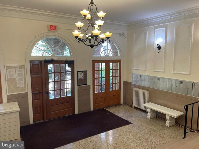 Foto del edificio - 1820 Clydesdale Pl NW