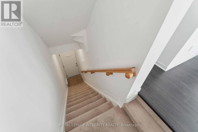 Building Photo - 230 Shanly Private