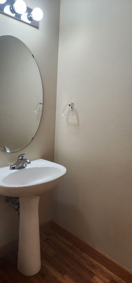 Foto del edificio - Beautiful 3 bedroom 3 bath End Unit Townhouse