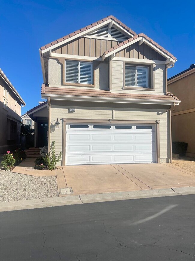 Foto del edificio - Charming 3 Bedroom 2.5 bath Home in gated community in Thousand Oaks!