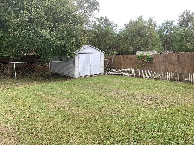 Foto del edificio - 386 Meloney Dr