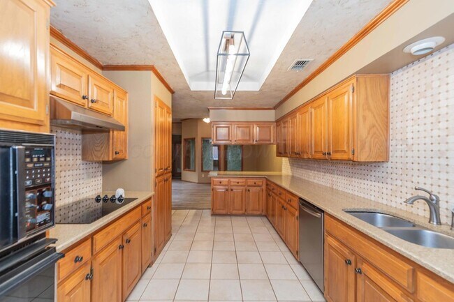 Foto del edificio - 3454 Gladstone Ln