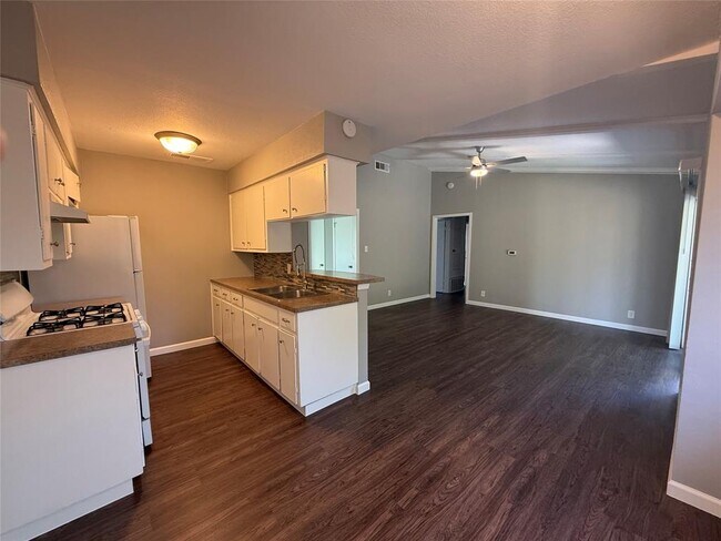 Foto del edificio - 5202 Provencial Dr