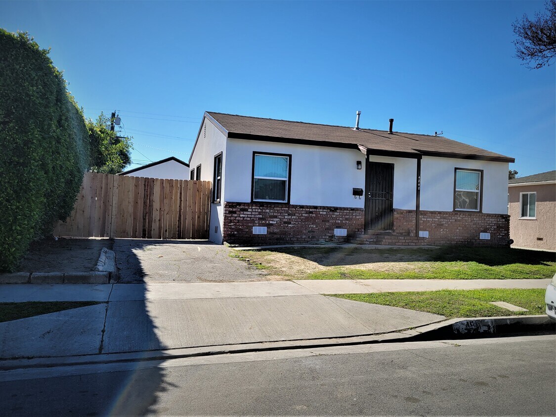 Primary Photo - 4848 W 134th St