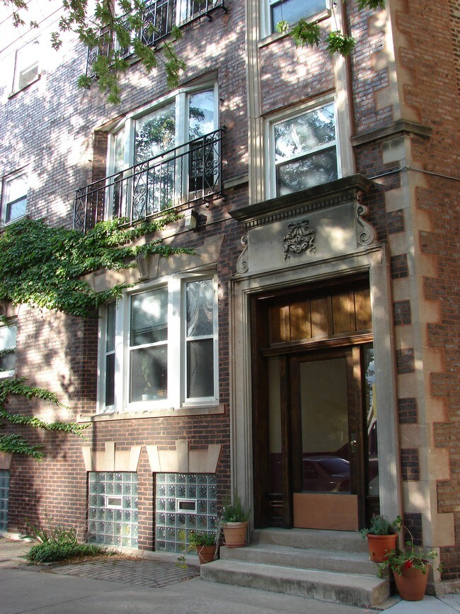 facade - 5221 S Kenwood Ave