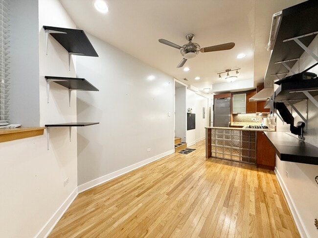 Building Photo - 3918 N Kedvale Ave