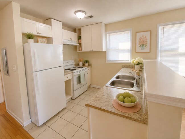 Building Photo - 5961 Peco Ln