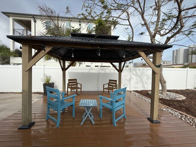 Foto del edificio - Updated 2 Bedroom 2 Bathroom House Available Mid-January