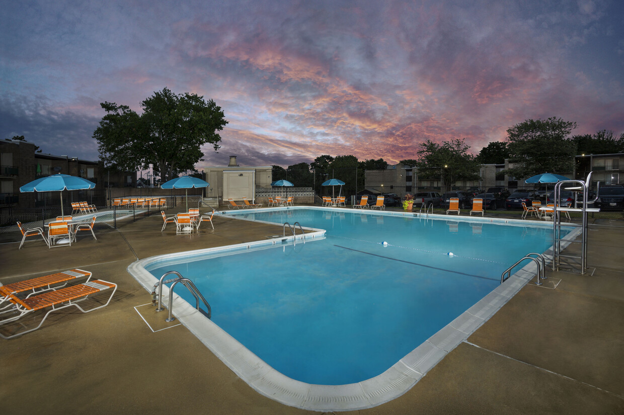 Relajante piscina y piscina infantiles - Heritage Square Apartments