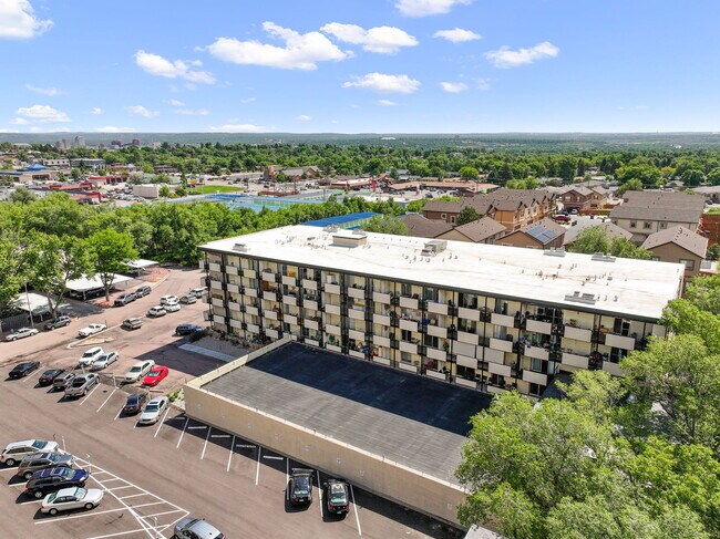Building Photo - 777 Saturn Dr