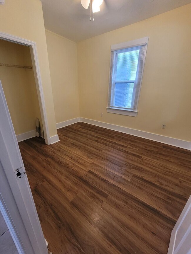 Building Photo - 3 bedroom 2 bath home in downtown Wilmington