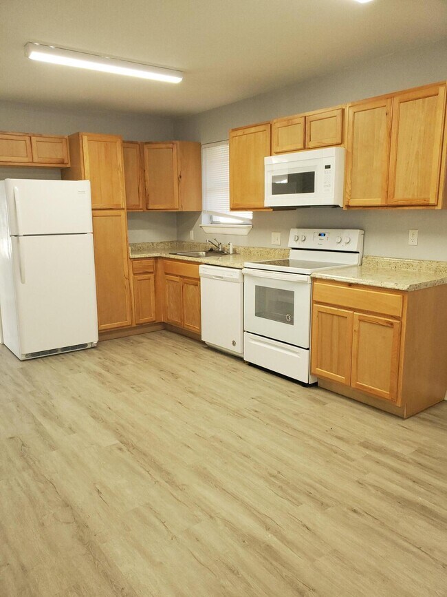 Building Photo - 127 Robinwood Dr SW