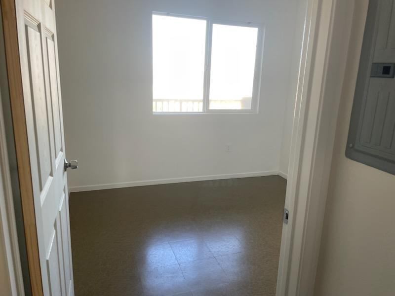 Foto principal - 831 W 70th St