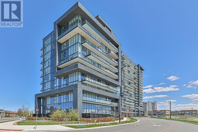 Building Photo - 10-210 Gatineau Dr