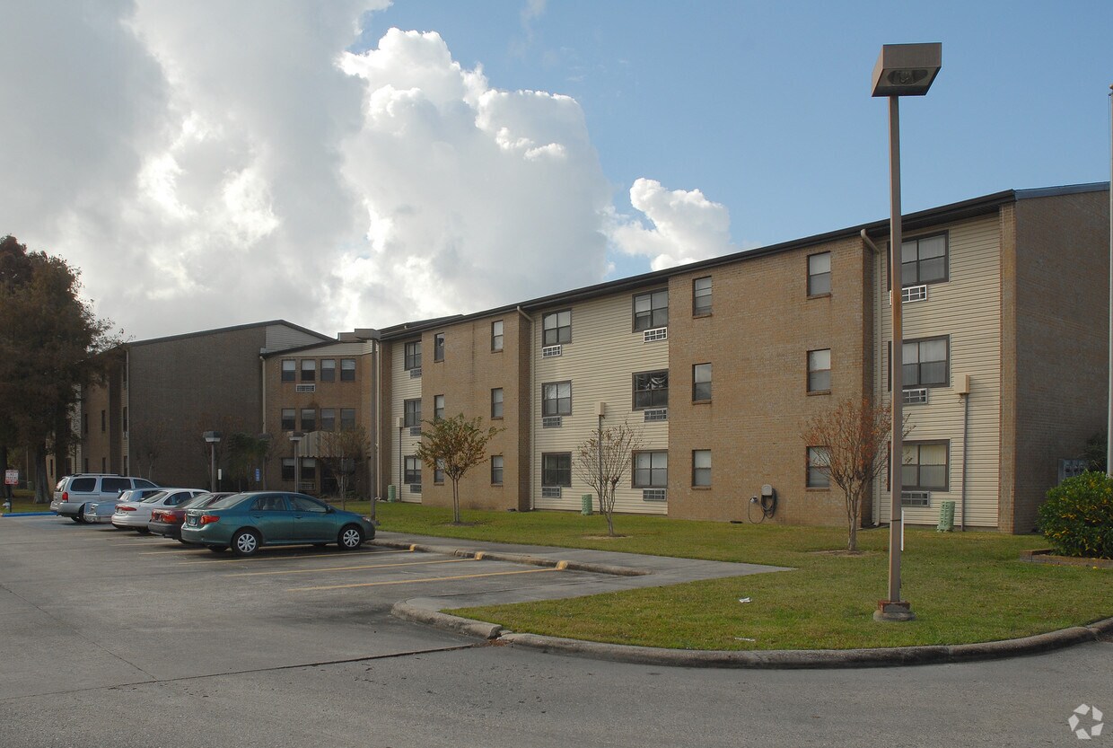 Primary Photo - Baten Arms Apartments
