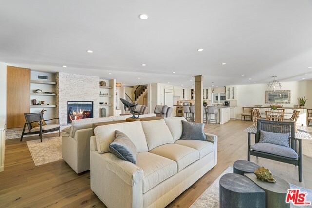 Building Photo - 27002 Malibu Cove Colony Dr
