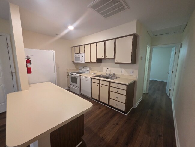 Building Photo - 4780 Pontchartrain Dr