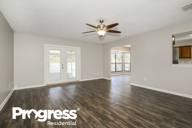 Foto del edificio - 2404 Sourwood Ct