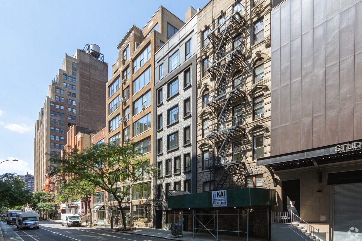Primary Photo - 231 W 26th St
