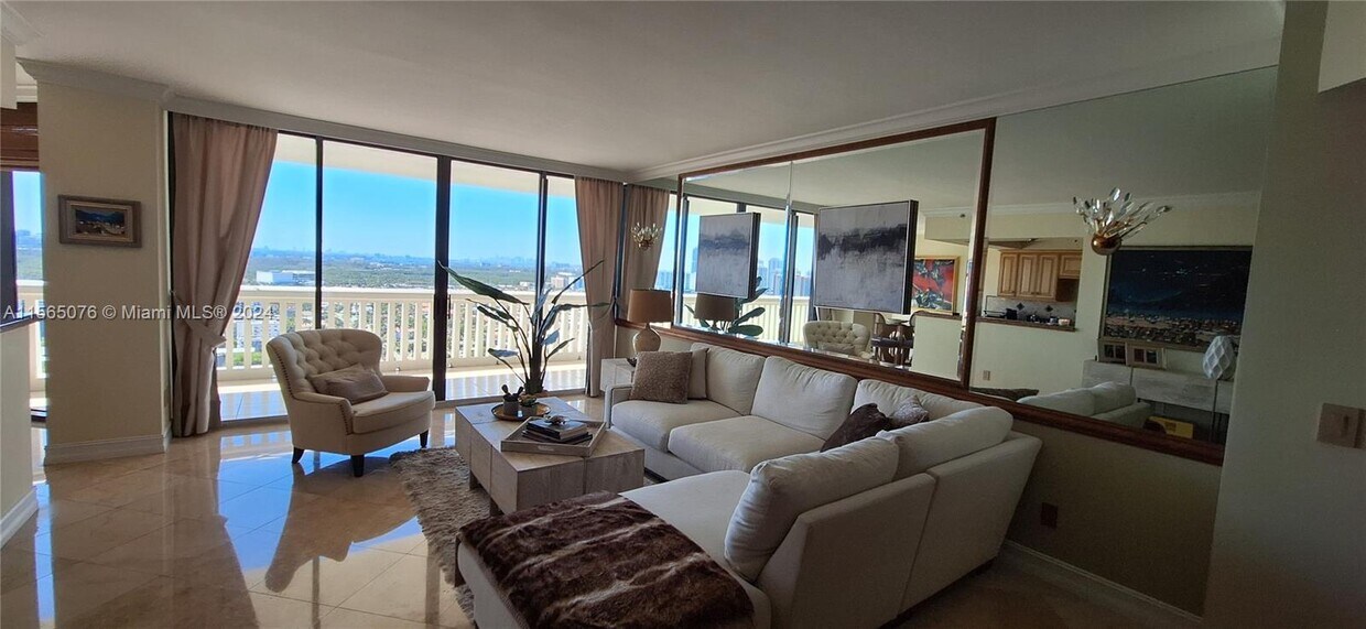 Foto principal - 2000 Island Blvd