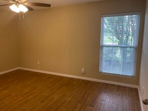 Building Photo - 5550 N Braeswood Blvd