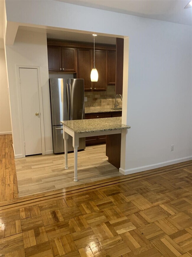 Foto del edificio - 6309 Boulevard E