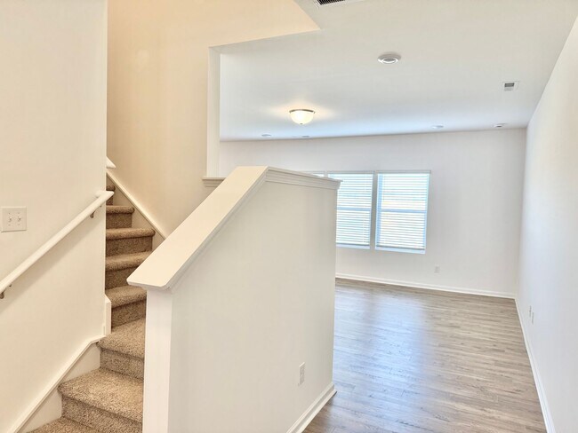 Building Photo - 4 br 3.5 ba home Located just off I-85, Ke...