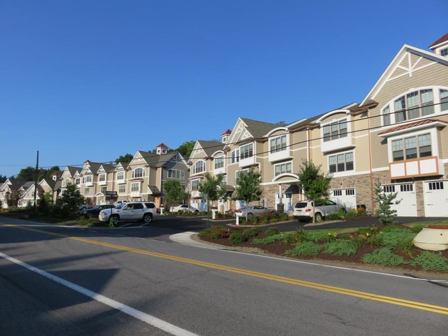 Foto del edificio - Maple Leaf Village