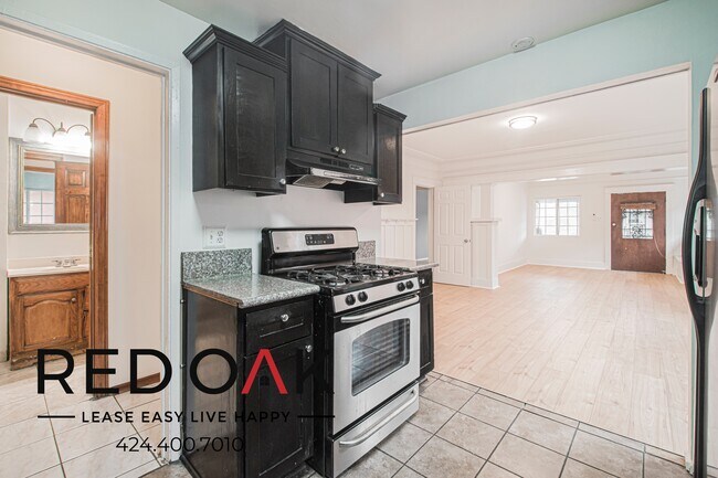 Foto del edificio - 856 W 47th St