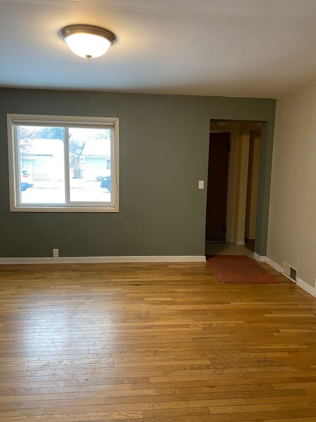 Building Photo - Pet-friendly 2 bedroom house available now