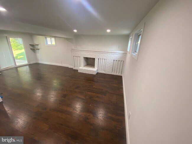 Foto del edificio - 7402 Lenham Dr