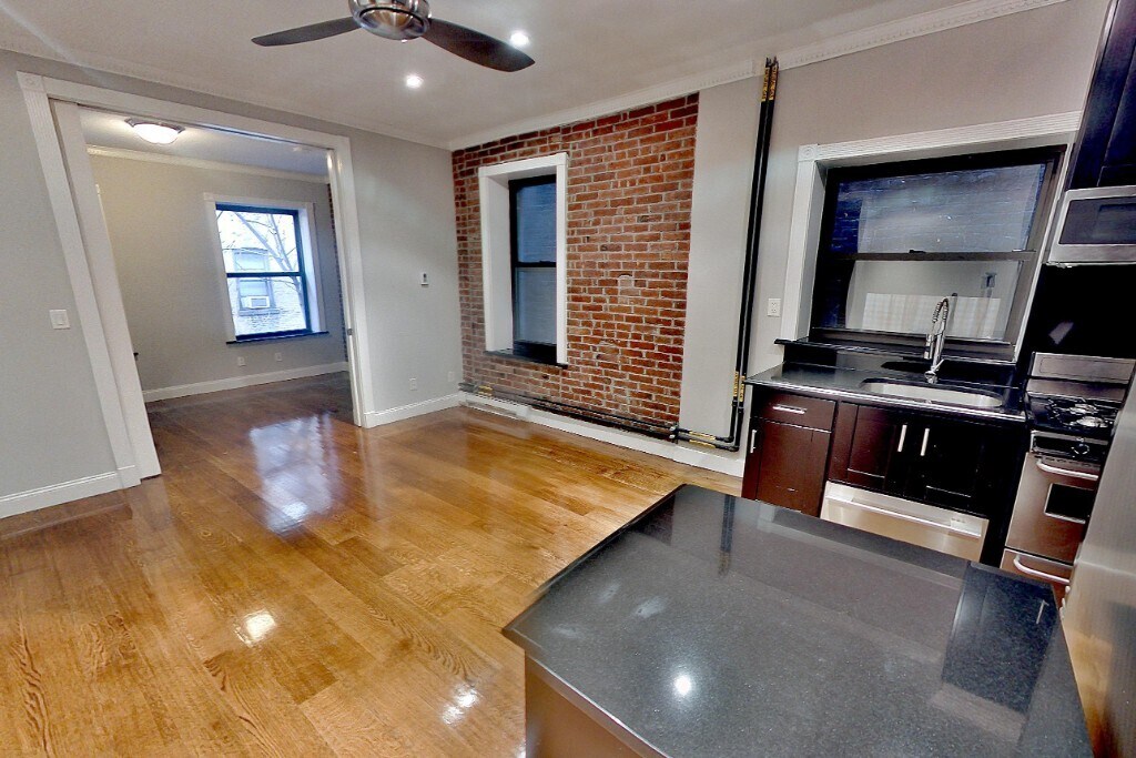 Foto principal - 434 W 52nd St