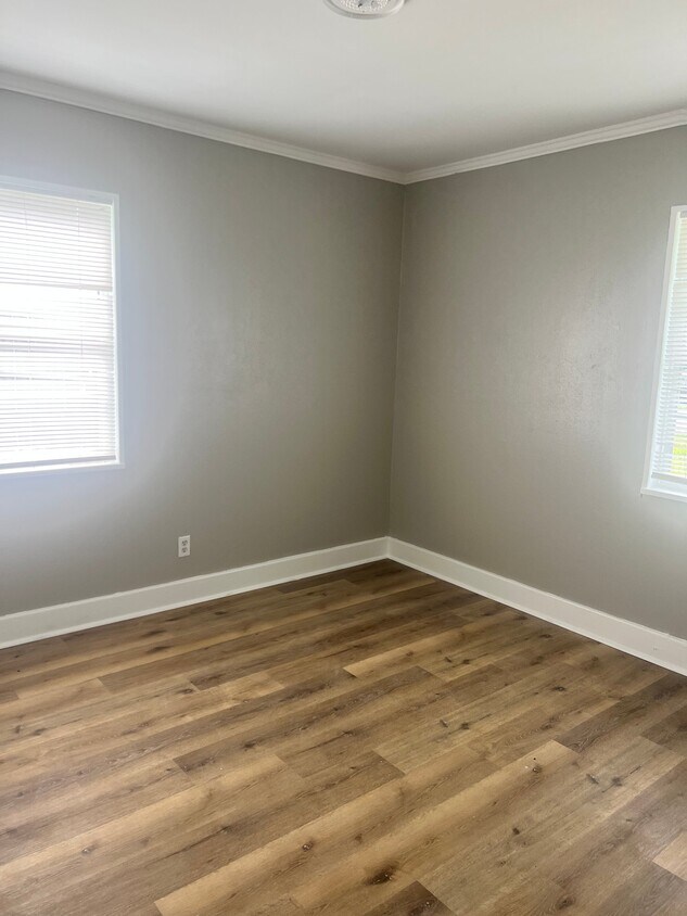 Foto del edificio - 1775 Vaughn St