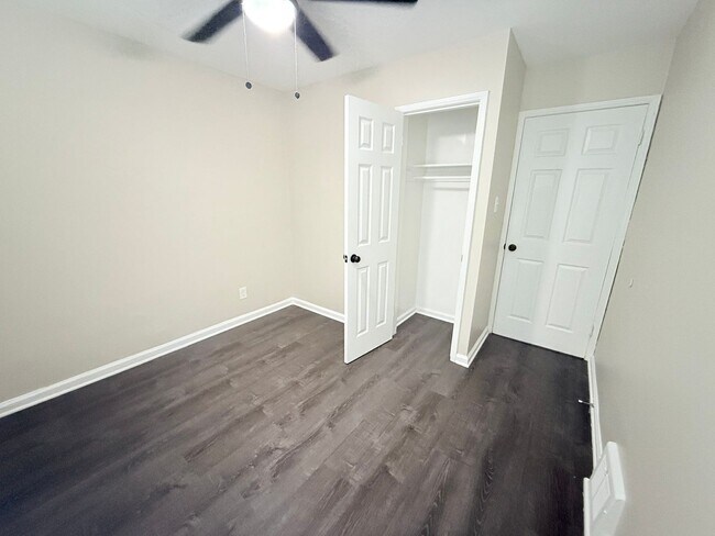 Building Photo - Renovated 3-Bedroom Home – We Welcome Sect...