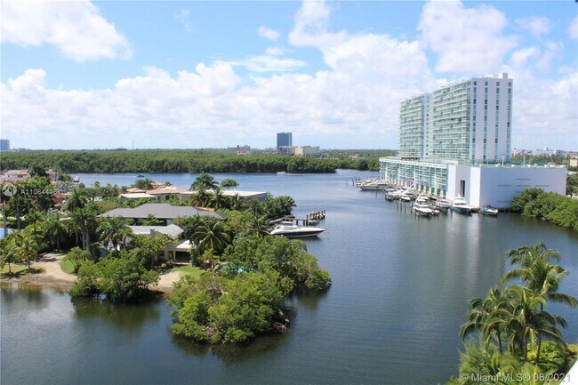 Building Photo - 16500 Collins Ave