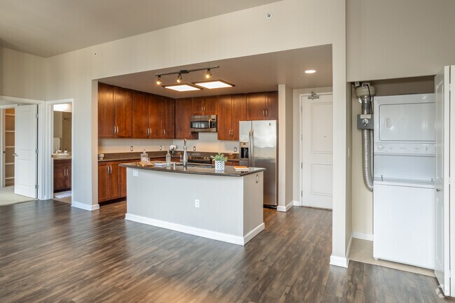 2BR, 2BA - 1114SF - Cocina y lavandería - Penthouses at Capitol Park