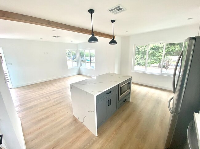 Foto del edificio - 13053 Venice Blvd