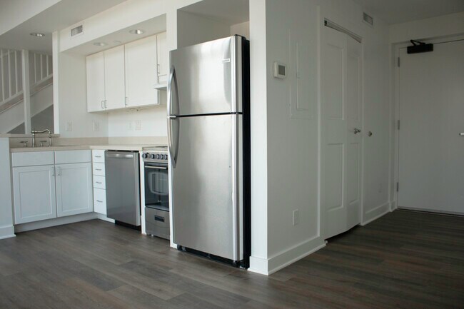 Entry/Kitchen - 320 E 6th St