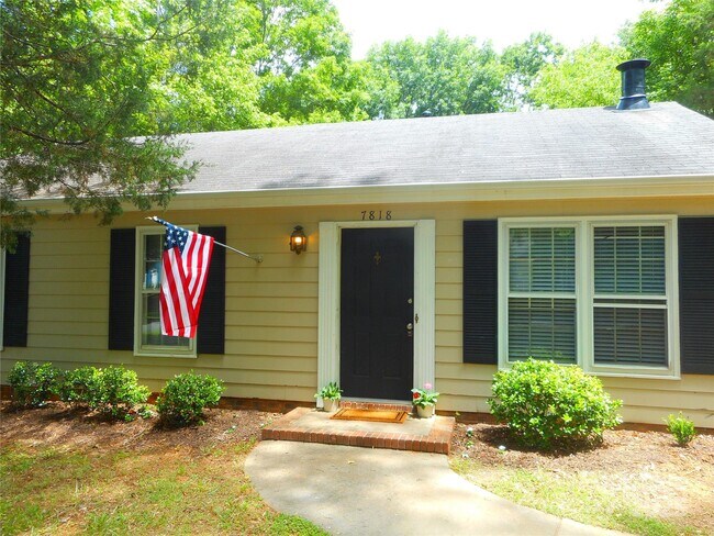Foto del edificio - 7818 Surreywood Pl
