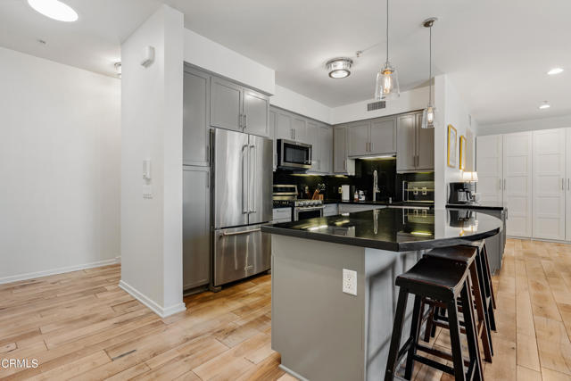 Foto del edificio - 526 S Primrose Ave