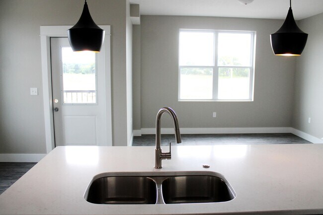 Building Photo - 200 E US-34