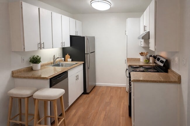 Building Photo - 100 Kinross Dr