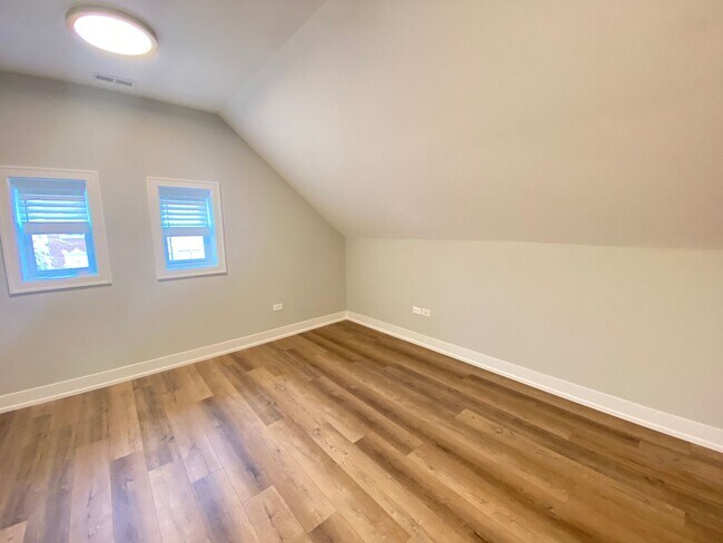 Foto del edificio - 2244 S Sawyer Ave