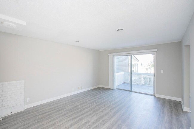 Building Photo - Charming Townhome in Hermitage!