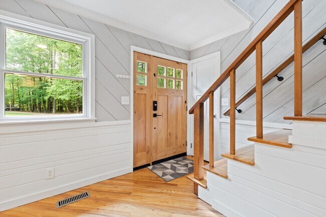 Building Photo - Homestead Sweet Homestead! Spacious 4 bedr...