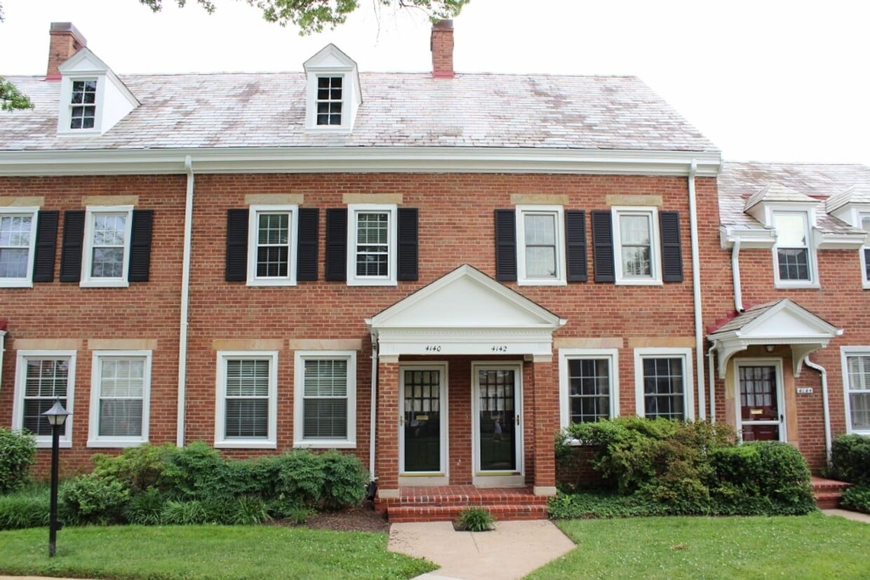 Primary Photo - Gorgeous 2 Bed 2 Bath Brick Townhome in Be...