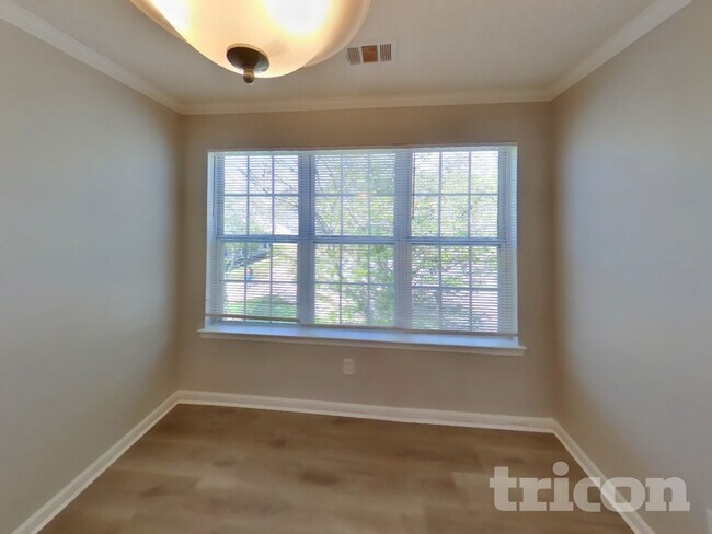 Building Photo - 6262 Varnay Ct