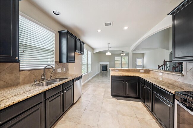 Building Photo - 1306 S Maple Dr