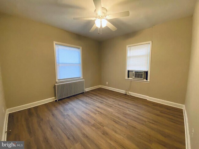 Foto del edificio - 8505 Flower Ave